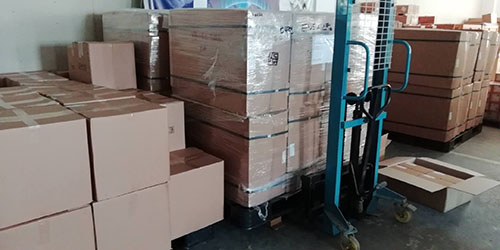 SR DrainMaster電子自動排水器和SR YUSOO油水分離器堆滿倉庫一角 SR DrainMaster電子自動排水器和SR YUSOO油水分離器堆滿倉庫一角