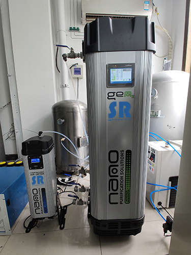 前端配有SR模塊化吸干機的SR模塊化高純制氮機使用現(xiàn)場 前端配有SR模塊化吸干機的SR模塊化高純制氮機使用現(xiàn)場